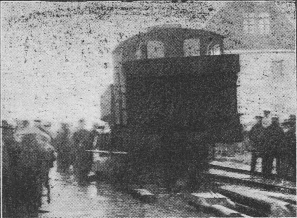 entgleister Personenwagen